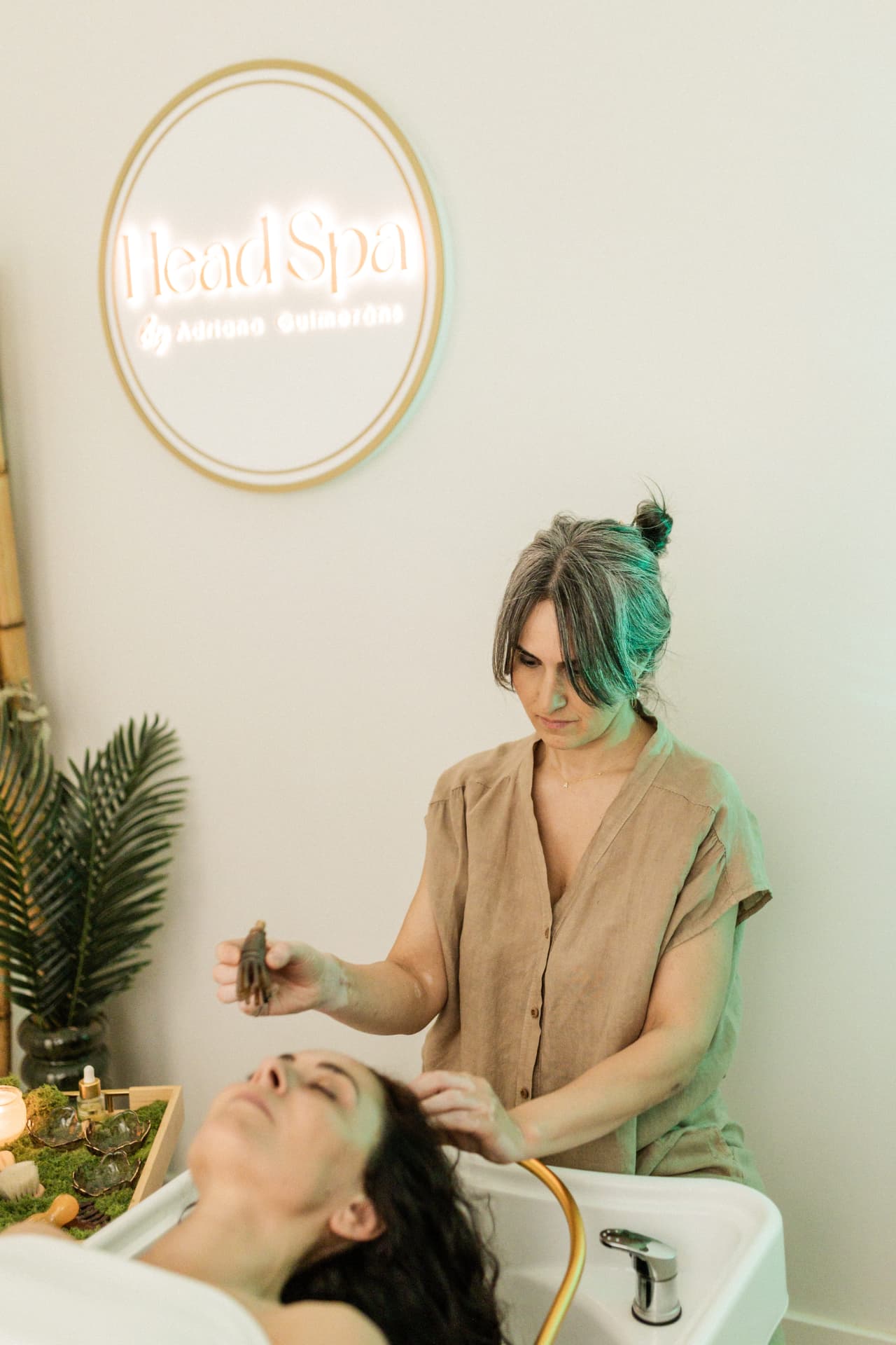Tratamiento Head Spa con agua y masaje